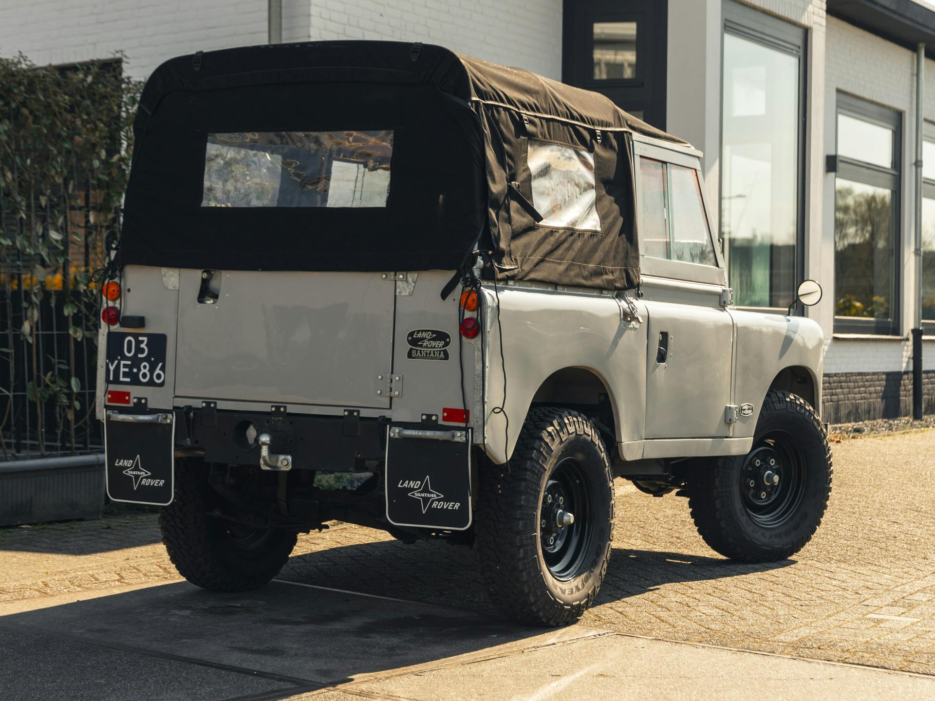 Land Rover Defender 2.3 109
